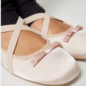 NWT UO Kallie Cross-Strap Ballet Flat (Taupe / Soft Pink)